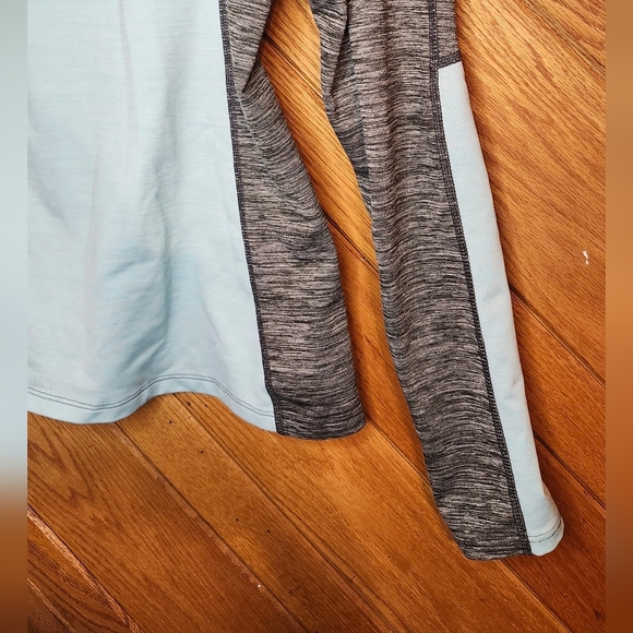 Under Armour Gray and Light Blue Quarter-Zip Women's Medium Athletic Pullover - Picture 11 of 12